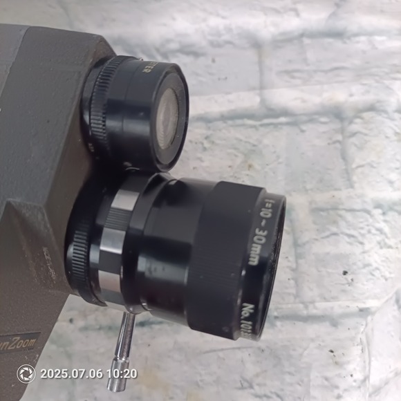 Crown Optical Co. Crown 8 E Z S EZS movie camera   and manuals a13 - Picture 2 of 6